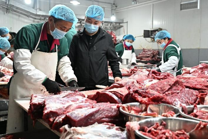 “新质供给”推出后,文水肉牛产业从养殖延伸到了深加工等环节。武六红 摄